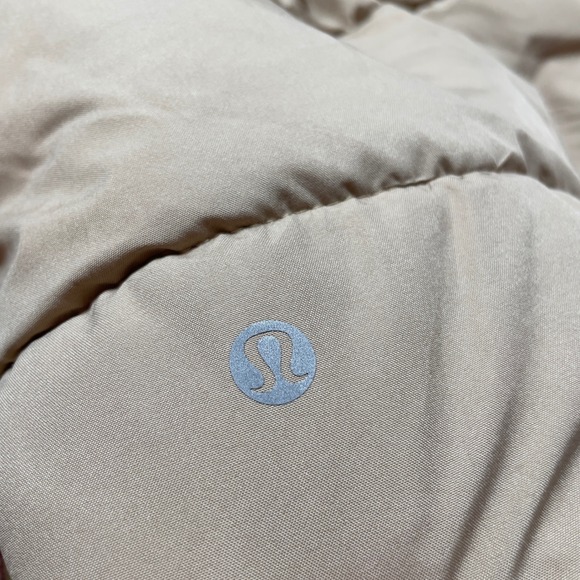 Lululemon Angled‎ Full Zip Puffer Vest Beige Sleeveless Collar lined - Picture 8 of 9